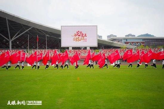 当天作为;中国骄傲三部曲第一个亮相的，是改编自鲍尔吉.原野长篇报告文学《最深的水是泪水》、展现消防员真实救火工作的《烈火英雄》